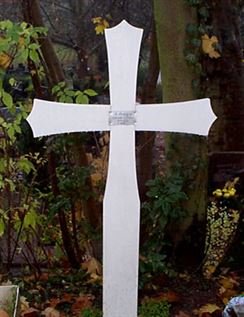 Original headstone prior to replacement in 2002