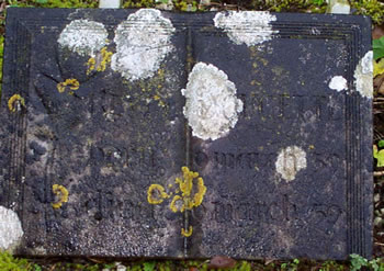 Original headstone prior to replacement in 2003