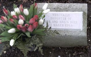Headstone of Merchalle Rees.