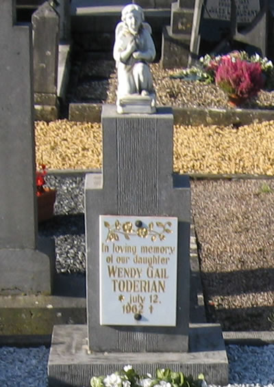 Headstone of Wendy Gail Toderian.