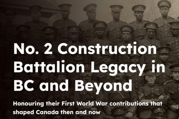 Une capture d’écran du site Web de la BC Black History Awareness Society montre une photo de groupe historique des membres du 2e Bataillon de construction sur laquelle on peut lire « L’héritage du 2<sup>e</sup> Bataillon de construction en C.-B. et ailleurs », avec un sous-titre évoquant l’hommage rendu à leurs contributions à la Première Guerre mondiale.